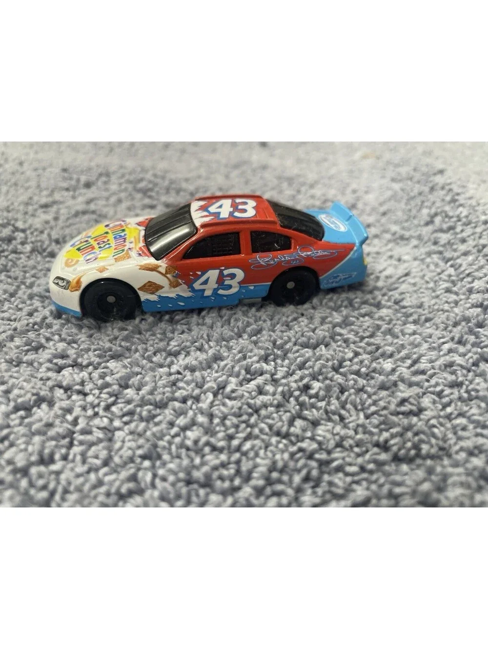 Richard Petty # 43 NASCAR Diecast Car Racing Cinnamon Toast Crunch 2008